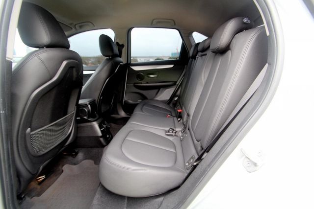 {車況超優 才跑5.6萬}17年式218AT銀~豐隆嚴選0頭款低月付專案~  第7張相片