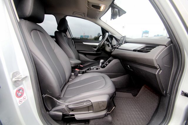 {車況超優 才跑5.6萬}17年式218AT銀~豐隆嚴選0頭款低月付專案~  第8張相片