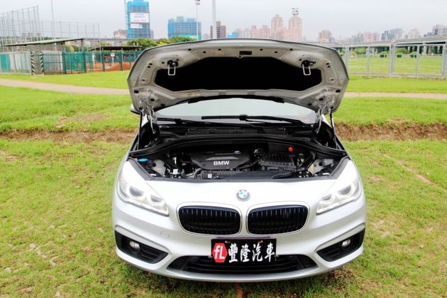 {車況超優 才跑5.6萬}17年式218AT銀~豐隆嚴選0頭款低月付專案~  第10張相片