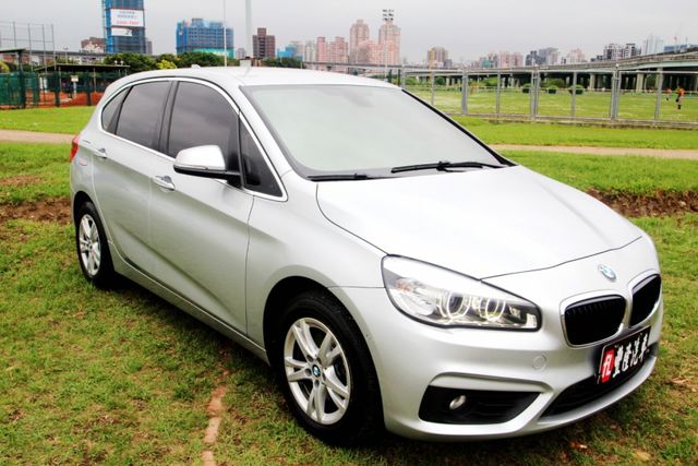 {車況超優 才跑5.6萬}17年式218AT銀~豐隆嚴選0頭款低月付專案~  第14張相片