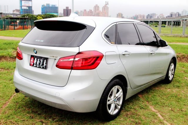 {車況超優 才跑5.6萬}17年式218AT銀~豐隆嚴選0頭款低月付專案~  第16張相片