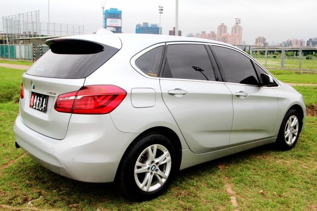 {車況超優 才跑5.6萬}17年式218AT銀~豐隆嚴選0頭款低月付專案~  第17張相片