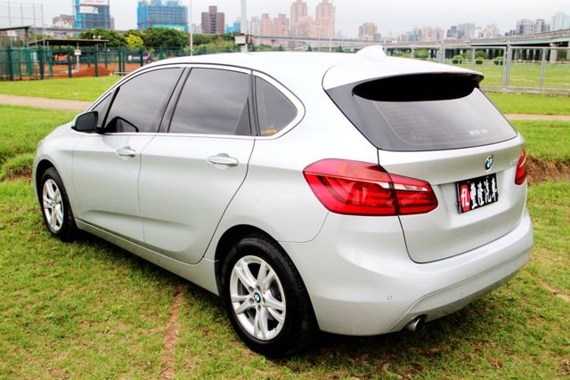 {車況超優 才跑5.6萬}17年式218AT銀~豐隆嚴選0頭款低月付專案~  第18張相片