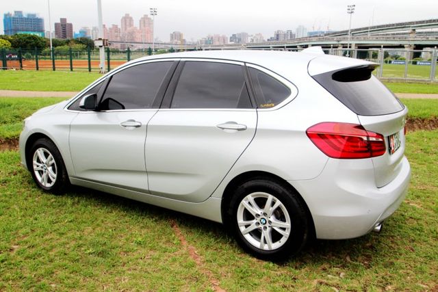 {車況超優 才跑5.6萬}17年式218AT銀~豐隆嚴選0頭款低月付專案~  第19張相片