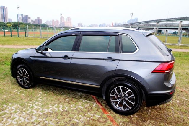 {輕鬆擁有}20年TIGUAN 280TSI 灰~風龍岩選0頭款低月付專案~  第20張相片