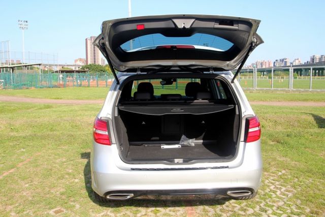 {ACC跟車 只跑9萬}18年式 B180運動版 銀~豐隆嚴選0頭款低月付專案~  第12張相片