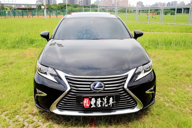 {內外新 原鈑件}17年ES300h 黑~豐隆嚴選0頭款低月付專案  第13張相片