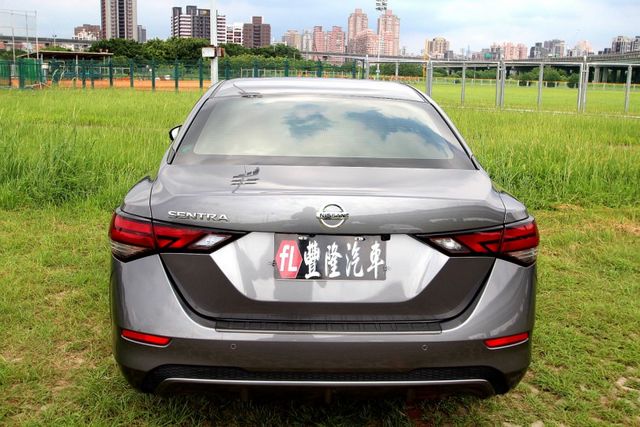 {跑1萬 尊爵版 原漆}24年式 SENTRA1.6灰~豐隆嚴選0頭款專案  第4張相片