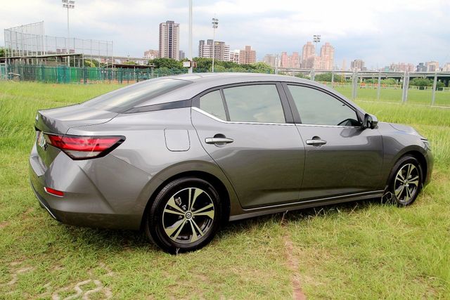 {跑1萬 尊爵版 原漆}24年式 SENTRA1.6灰~豐隆嚴選0頭款專案  第17張相片