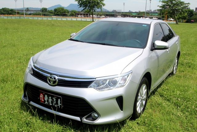 {才跑3萬 原鈑件}19年 CAMRY2.0銀~豐隆嚴選0頭款低月付專案  第1張相片