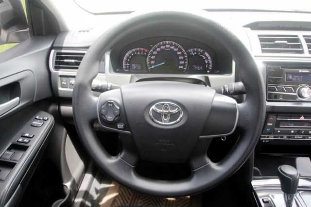 {才跑3萬 原鈑件}19年 CAMRY2.0銀~豐隆嚴選0頭款低月付專案  第5張相片