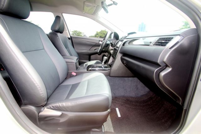 {才跑3萬 原鈑件}19年 CAMRY2.0銀~豐隆嚴選0頭款低月付專案  第7張相片