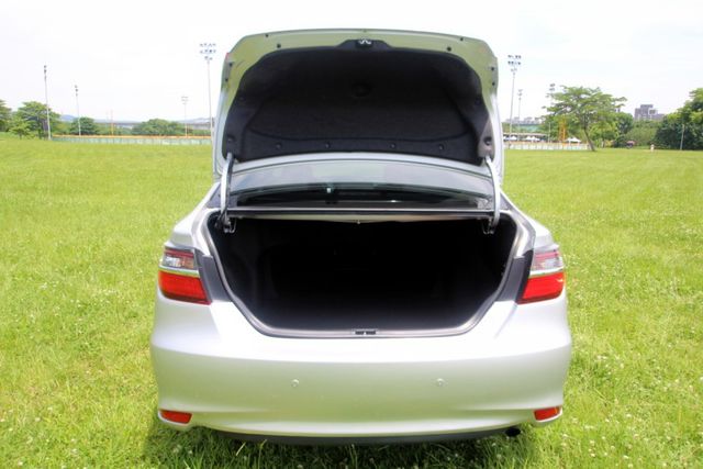 {才跑3萬 原鈑件}19年 CAMRY2.0銀~豐隆嚴選0頭款低月付專案  第11張相片