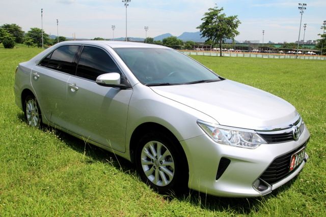 {才跑3萬 原鈑件}19年 CAMRY2.0銀~豐隆嚴選0頭款低月付專案  第14張相片
