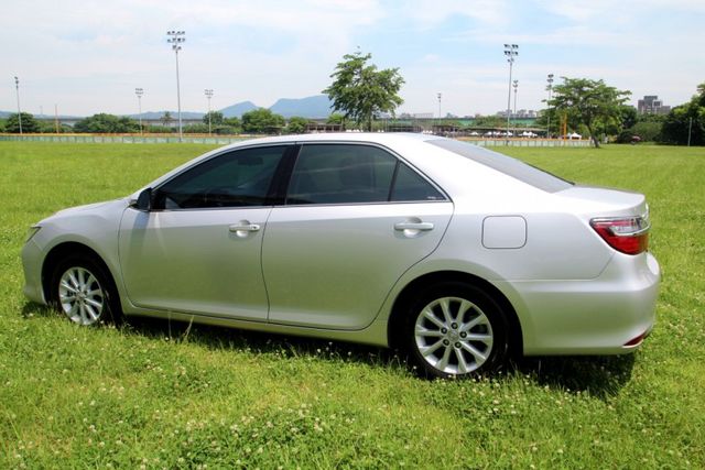 {才跑3萬 原鈑件}19年 CAMRY2.0銀~豐隆嚴選0頭款低月付專案  第17張相片