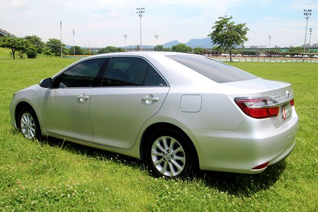 {才跑3萬 原鈑件}19年 CAMRY2.0銀~豐隆嚴選0頭款低月付專案  第18張相片