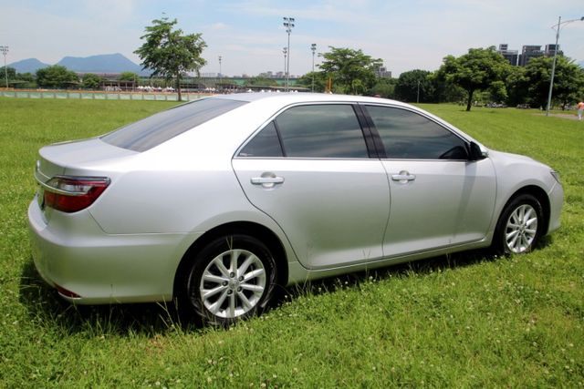 {才跑3萬 原鈑件}19年 CAMRY2.0銀~豐隆嚴選0頭款低月付專案  第19張相片