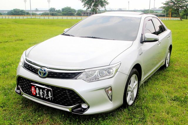 *{跑10萬 內外新}18年式 CAMRY2.5 油電 銀~豐隆嚴選0頭款低月付專案~*  第1張相片