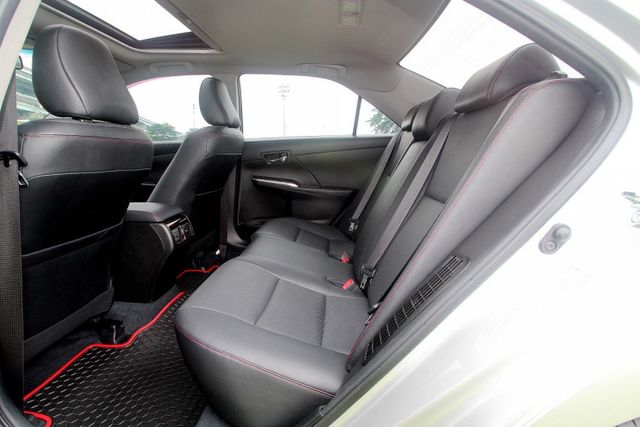 *{跑10萬 內外新}18年式 CAMRY2.5 油電 銀~豐隆嚴選0頭款低月付專案~*  第8張相片