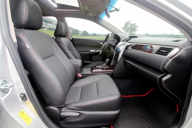 *{跑10萬 內外新}18年式 CAMRY2.5 油電 銀~豐隆嚴選0頭款低月付專案~*  第9張相片