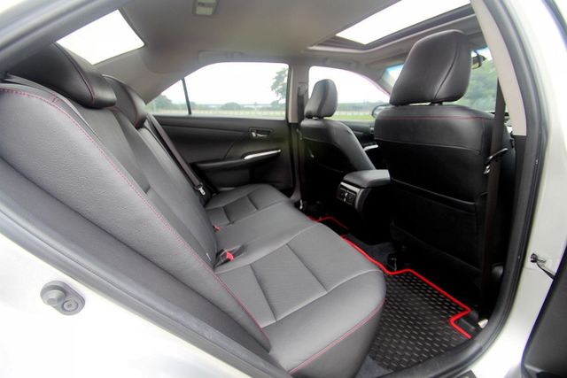 *{跑10萬 內外新}18年式 CAMRY2.5 油電 銀~豐隆嚴選0頭款低月付專案~*  第10張相片