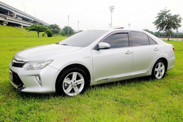 *{跑10萬 內外新}18年式 CAMRY2.5 油電 銀~豐隆嚴選0頭款低月付專案~*  第16張相片