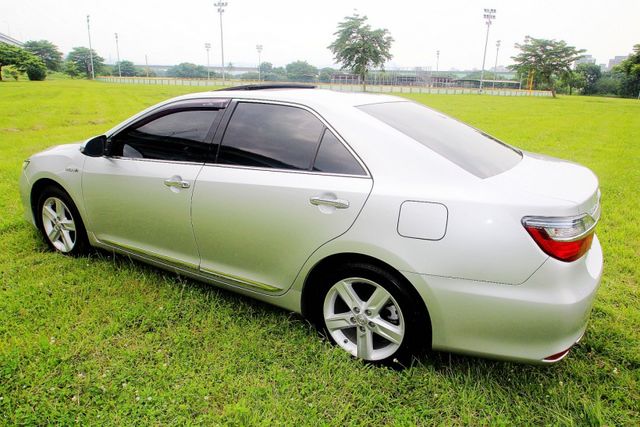 *{跑10萬 內外新}18年式 CAMRY2.5 油電 銀~豐隆嚴選0頭款低月付專案~*  第17張相片