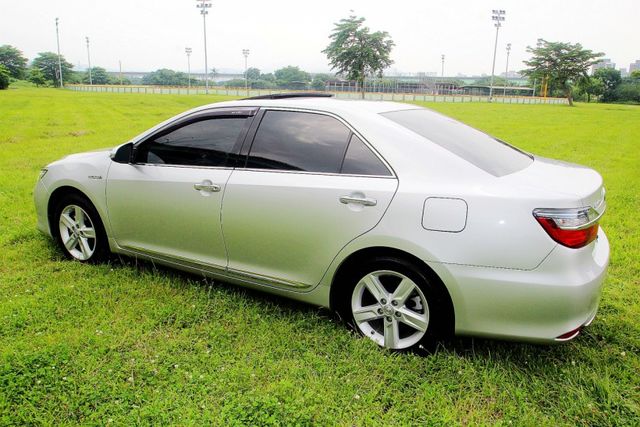 *{跑10萬 內外新}18年式 CAMRY2.5 油電 銀~豐隆嚴選0頭款低月付專案~*  第18張相片