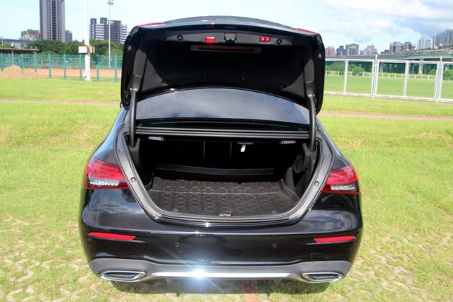 {超貸80萬 總代理}22年E300 黑~豐隆嚴選0頭款低月付專案~  第19張相片