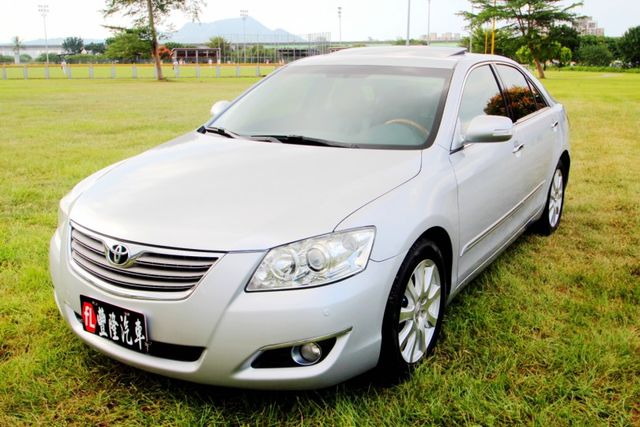 {跑19萬 原鈑件}10年式CAMRY2.4G白~豐隆嚴選0頭款低月付專案~  第1張相片