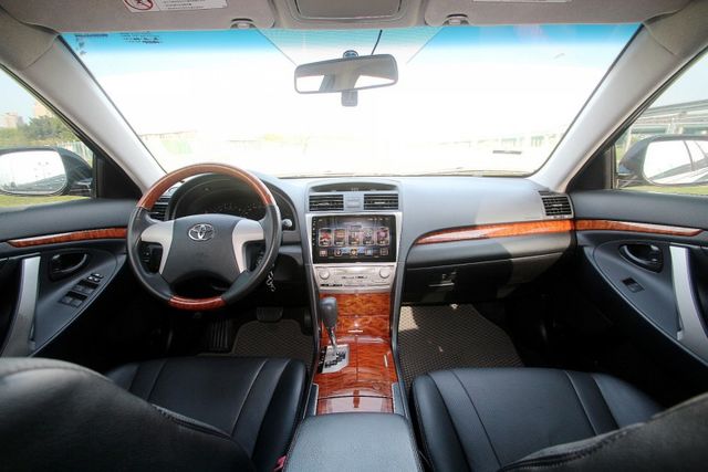 {跑19萬 原鈑件}10年式CAMRY2.4G白~豐隆嚴選0頭款低月付專案~  第3張相片