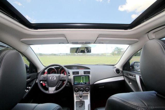 {原鈑件 只跑10萬}11年MAZDA3 白~豐隆嚴選0頭款低月付專案~  第1張相片