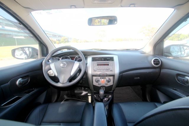 {跑10萬 內外新}14年LIVINA1.6灰~豐隆嚴選0頭款低月付專案~  第3張相片