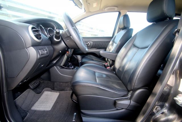 {跑10萬 內外新}14年LIVINA1.6灰~豐隆嚴選0頭款低月付專案~  第6張相片