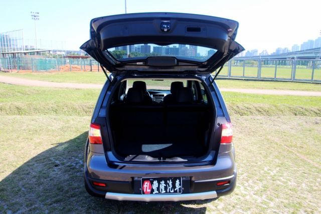 {跑10萬 內外新}14年LIVINA1.6灰~豐隆嚴選0頭款低月付專案~  第12張相片