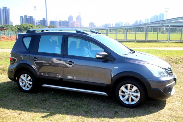 {跑10萬 內外新}14年LIVINA1.6灰~豐隆嚴選0頭款低月付專案~  第16張相片