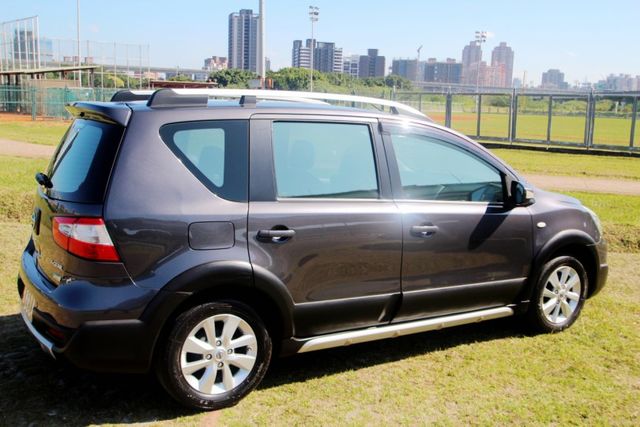 {跑10萬 內外新}14年LIVINA1.6灰~豐隆嚴選0頭款低月付專案~  第18張相片