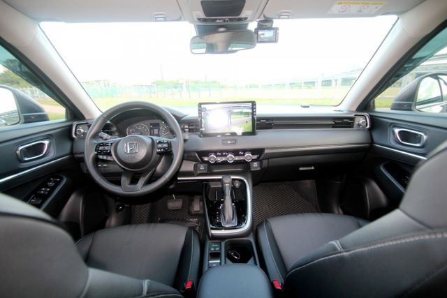 {跑4.3萬 原鈑件}23年HRV1.5P黑~豐隆嚴選0頭款低月付專案~  第2張相片