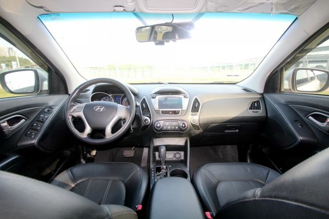 {原鈑件 雙螢幕}16年IX35白~豐隆嚴選0頭款低月付專案~  第1張相片