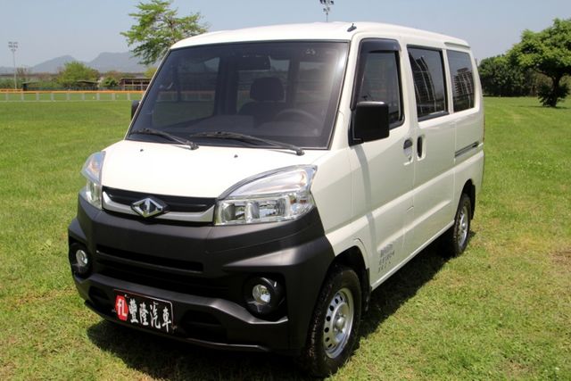 {原鈑件 跑3.9萬}23年 A180自排 白~風龍岩選0頭款低月付專案~  第1張相片