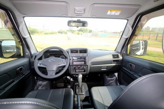 {原鈑件 跑3.9萬}23年 A180自排 白~風龍岩選0頭款低月付專案~  第2張相片