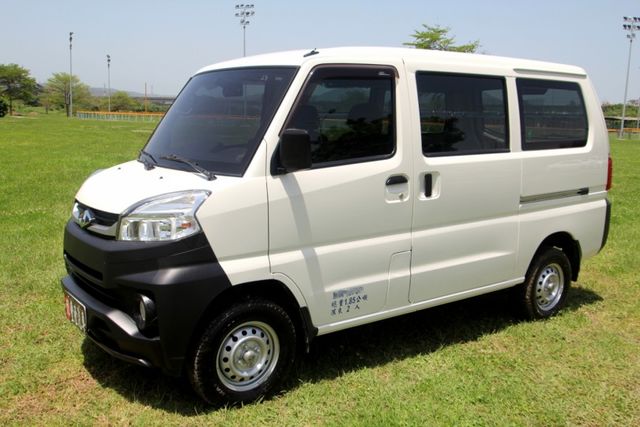 {原鈑件 跑3.9萬}23年 A180自排 白~風龍岩選0頭款低月付專案~  第12張相片