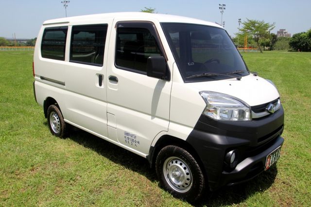 {原鈑件 跑3.9萬}23年 A180自排 白~風龍岩選0頭款低月付專案~  第13張相片