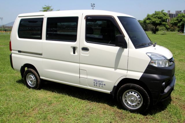 {原鈑件 跑3.9萬}23年 A180自排 白~風龍岩選0頭款低月付專案~  第14張相片