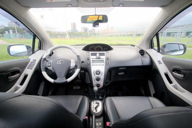 {內外新 才跑7萬}10年YARIS1.5銀~豐隆嚴選0頭款低月付專案~  第1張相片