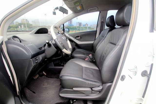 {內外新 才跑7萬}10年YARIS1.5銀~豐隆嚴選0頭款低月付專案~  第5張相片