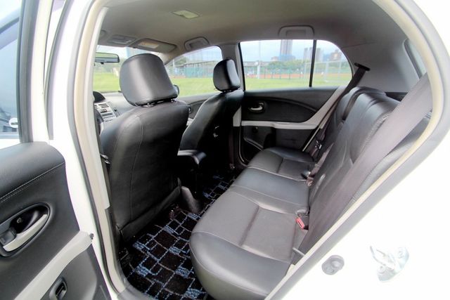 {內外新 才跑7萬}10年YARIS1.5銀~豐隆嚴選0頭款低月付專案~  第6張相片