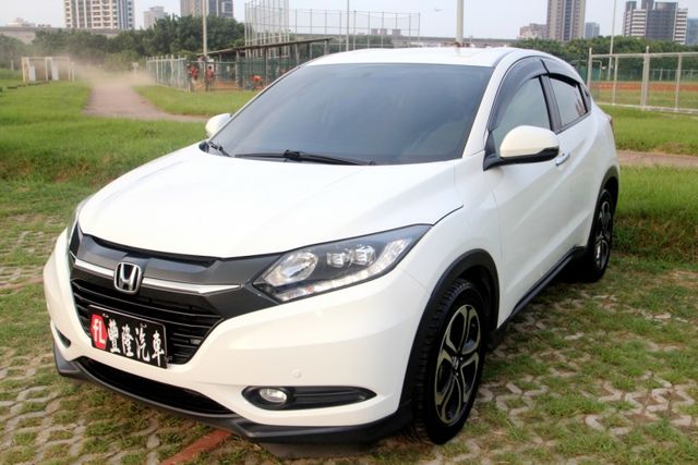 {S版 跑12萬}17年HRV1.8S 白~豐隆嚴選0頭款低月付專案~  第1張相片