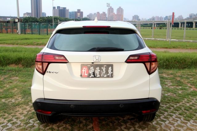 {S版 跑12萬}17年HRV1.8S 白~豐隆嚴選0頭款低月付專案~  第4張相片