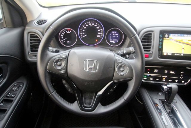 {S版 跑12萬}17年HRV1.8S 白~豐隆嚴選0頭款低月付專案~  第6張相片